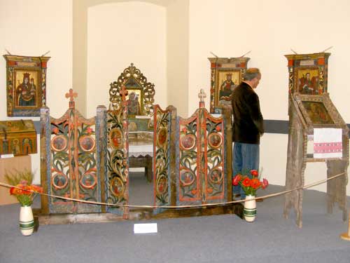 Foto expozitie UNESCO - altar biserica Rogoz Maramures
